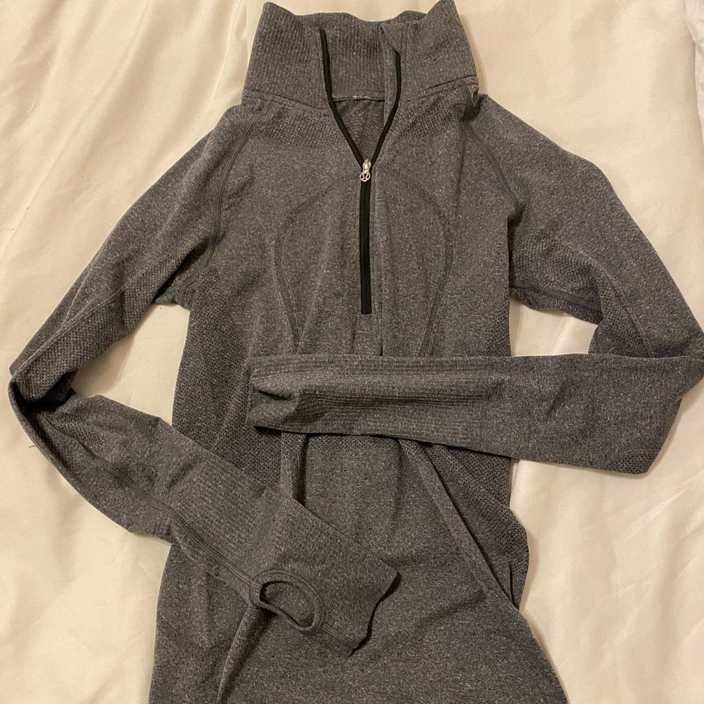 Lululemon fitted long sleeve top